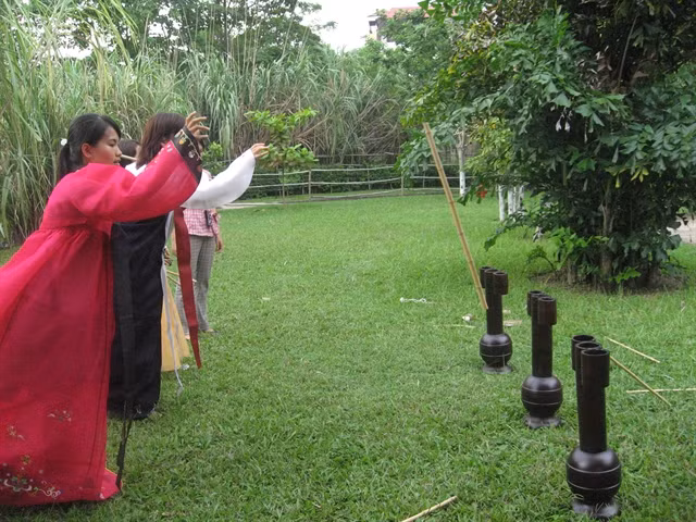 Various activities in Hanoi celebrate children’s festival ảnh 1