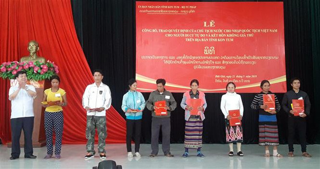 Lao nationals gain Vietnamese citizenship ảnh 1 Lao nationals gain Vietnamese citizenship ảnh 1