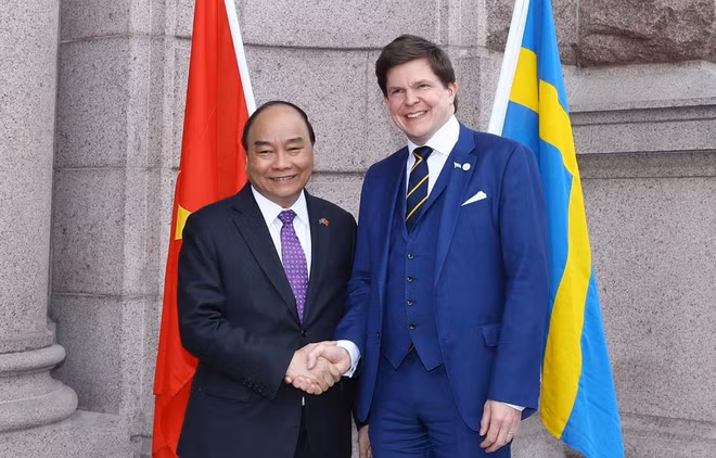 PM Nguyen Xuan Phuc meets Swedish parliament speaker ảnh 1