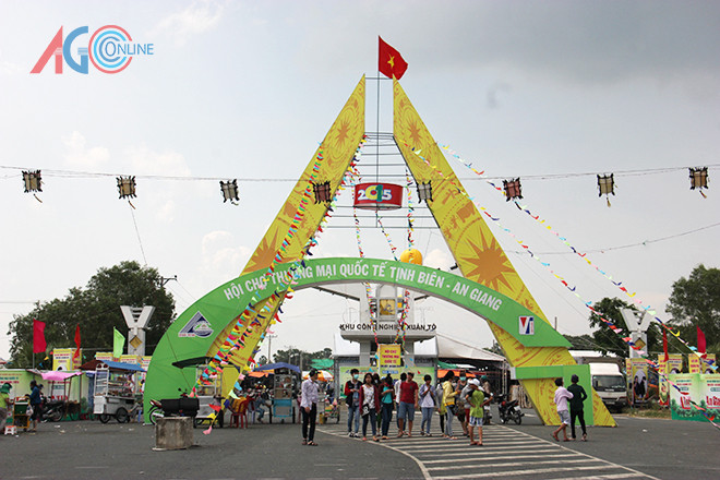 An Giang hosts international trade fair ảnh 1