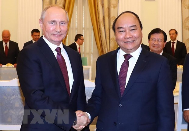 PM Nguyen Xuan Phuc meets President V. Putin ảnh 1