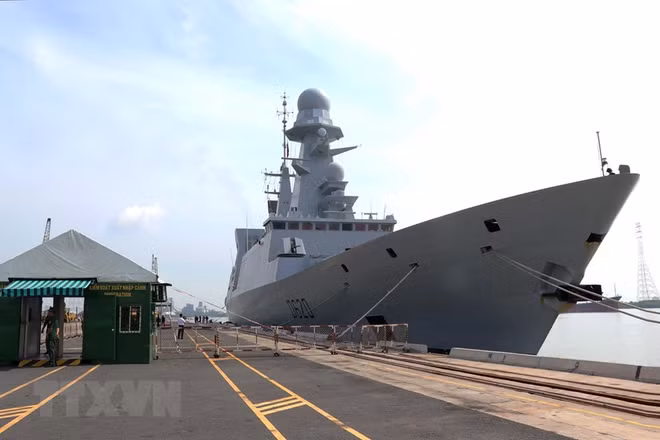 French naval anti-air frigate Forbin visits HCM City ảnh 1