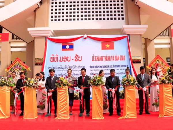 School funded by Vietnamese Party leader handed over to Laos ảnh 1