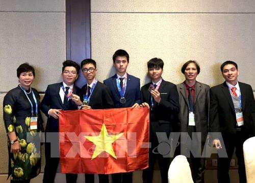Hanoi students win 4 medals at In’l Olympiad on Astronomy-Astrophysics ảnh 1 Hanoi students win 4 medals at In’l Olympiad on Astronomy-Astrophysics ảnh 1