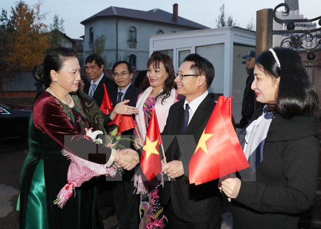Top legislator lauds solidarity of Vietnamese expats in Kazakhstan ảnh 1