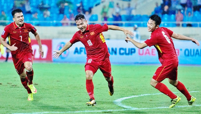 Men’s football team up nine steps in FIFA world rankings ảnh 1