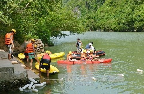 Action programme launched to make tourism economic spearhead ảnh 1 Action programme launched to make tourism economic spearhead ảnh 1