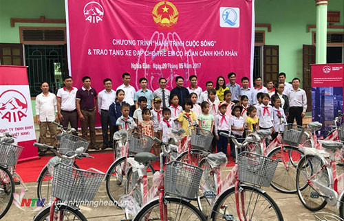 Bicycles presented to poor students in Binh Thuan ảnh 1 Bicycles presented to poor students in Binh Thuan ảnh 1
