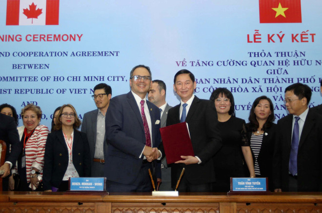 HCM City, Toronto ink deal to boost cooperation ảnh 1 HCM City, Toronto ink deal to boost cooperation ảnh 1