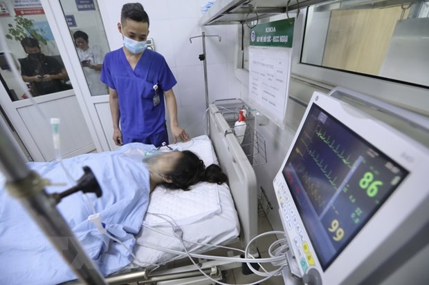 OVs support families of victims in apartment building fire in Hanoi ảnh 1