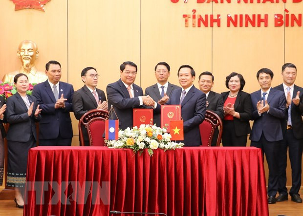 Vientiane, Ninh Binh sign MoU on cooperation ảnh 1