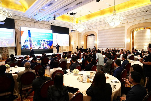 Hundreds of foreign investors arrive to explore Vietnam's investment opportunities ảnh 2 Hundreds of foreign investors arrive to explore Vietnam's investment opportunities ảnh 2
