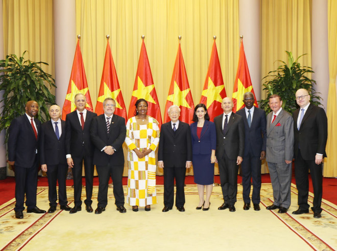 Top leader welcomes newly-accredited ambassadors ảnh 1