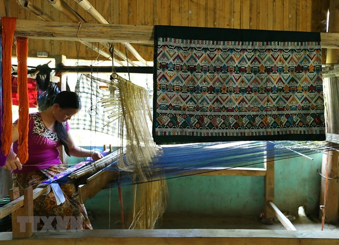 Brocade carnival in Dak Nong lures over 2,000 artists ảnh 1