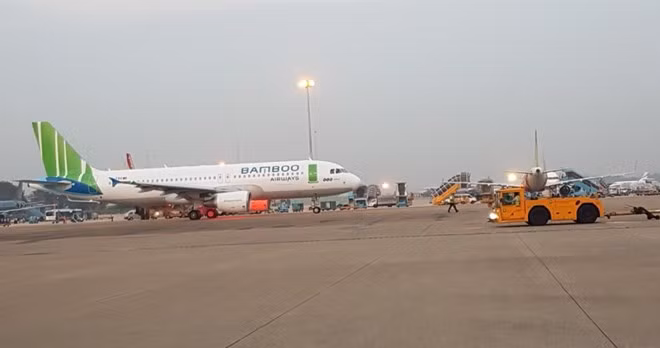 First Bamboo Airways flight takes off ảnh 1