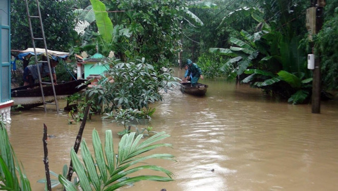 Lao friendship association aids flood victims in Vietnam ảnh 1