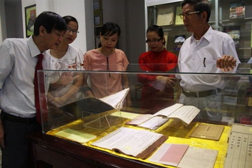 Books on Hue culture and history exhibited ảnh 1 Books on Hue culture and history exhibited ảnh 1