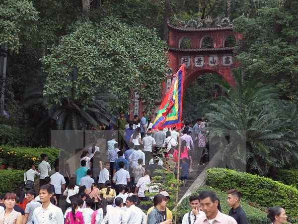About 1 million tourists visit Hung Temple relic site during Tet ảnh 1