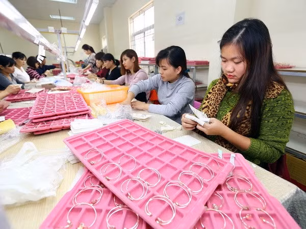 Vietnam boosts trade ties with strategic partners ảnh 1