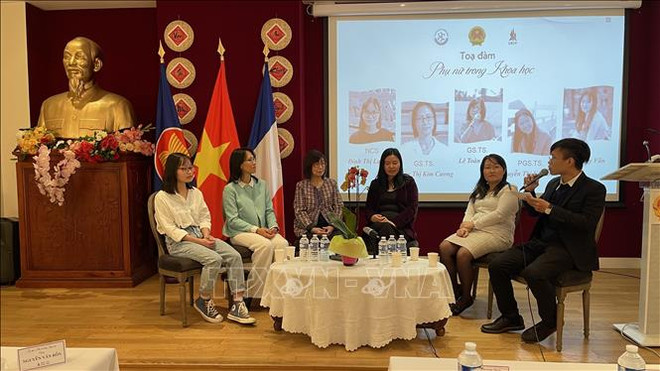 Seminar highlights strong research passion of Vietnamese women scientists in France ảnh 1