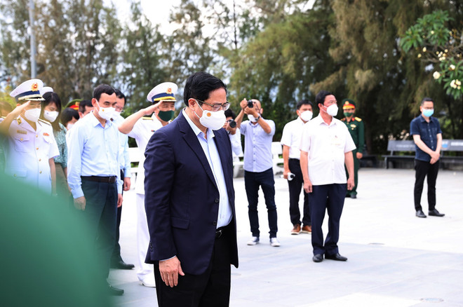 PM pays tribute to fallen soldiers in Gac Ma battle ảnh 1 PM pays tribute to fallen soldiers in Gac Ma battle ảnh 1