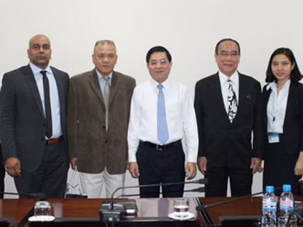 US firm eyes investment in renewable energy in Binh Duong ảnh 1