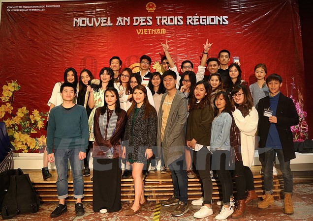 Vietnamese students in France celebrate Lunar New Year ảnh 1 Vietnamese students in France celebrate Lunar New Year ảnh 1