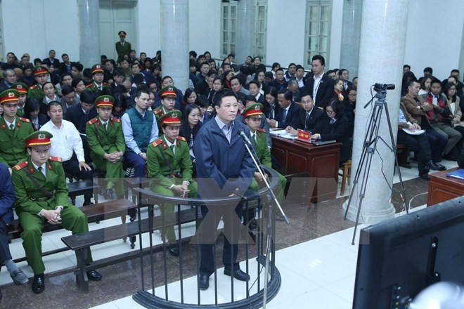 Former Ocean Bank executives stand trial ảnh 1