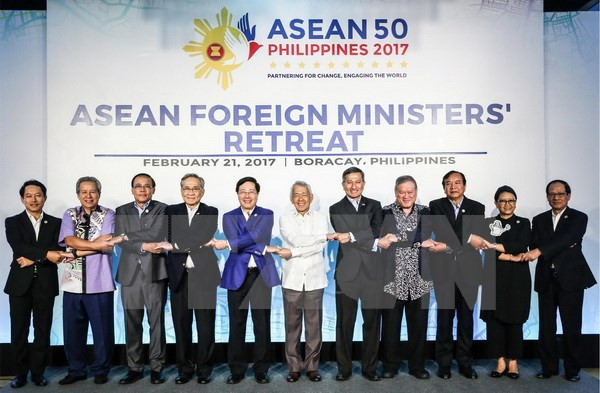 Foreign ministers agree to turn ASEAN into example of regional organisation ảnh 1