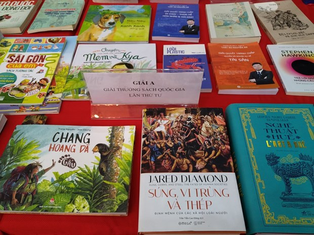 Books on environmental protection win 2021 National Book Award ảnh 3