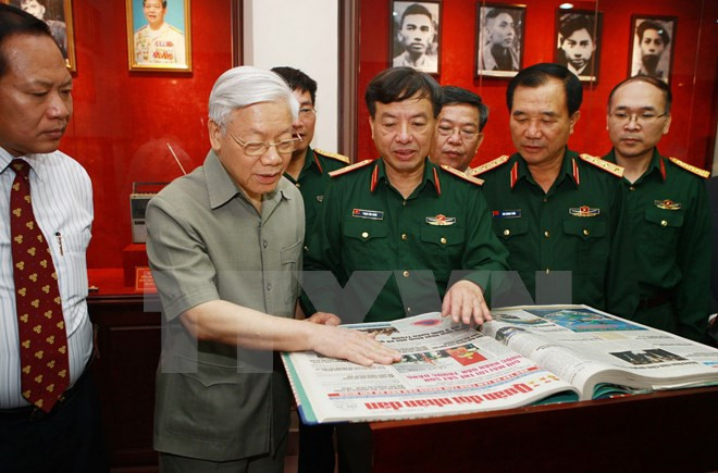 Party leader guides army newspaper ảnh 1 Party leader guides army newspaper ảnh 1