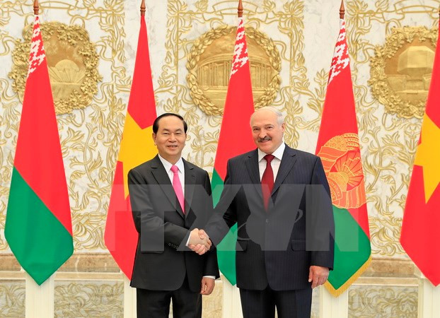 President Tran Dai Quang holds talks with President Lukashenko ảnh 1