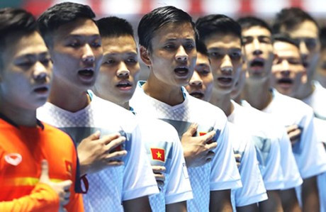 Futsal team members assemble for SEA Games training ảnh 1