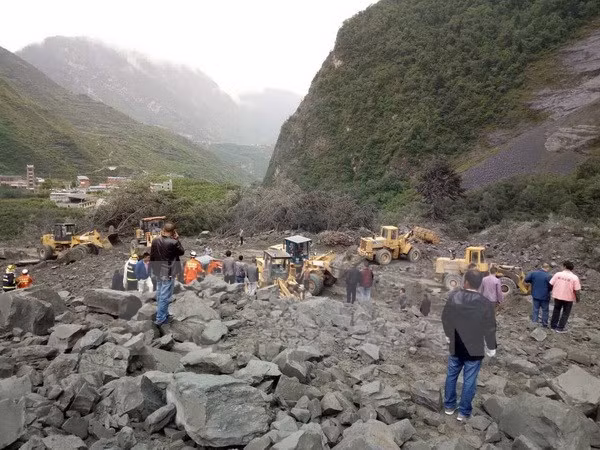 Sympathy to China over landslide in Sichuan province ảnh 1
