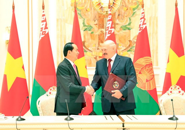 Vietnam, Belarus issue joint statement to develop all-around partnership ảnh 1