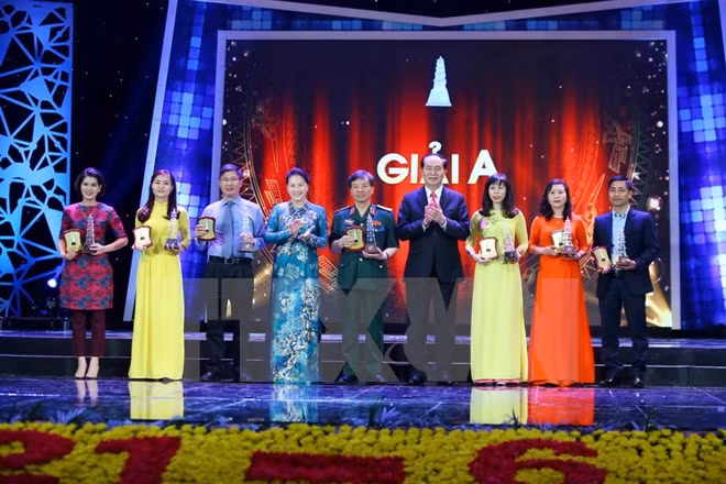 Seven take home top prizes at national press awards ảnh 1