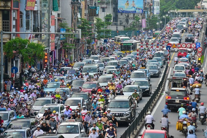 High-rises cause traffic chaos in Hanoi ảnh 1