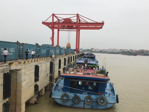 Vinalines Container launches first lighterage service in northern region ảnh 1 Vinalines Container launches first lighterage service in northern region ảnh 1