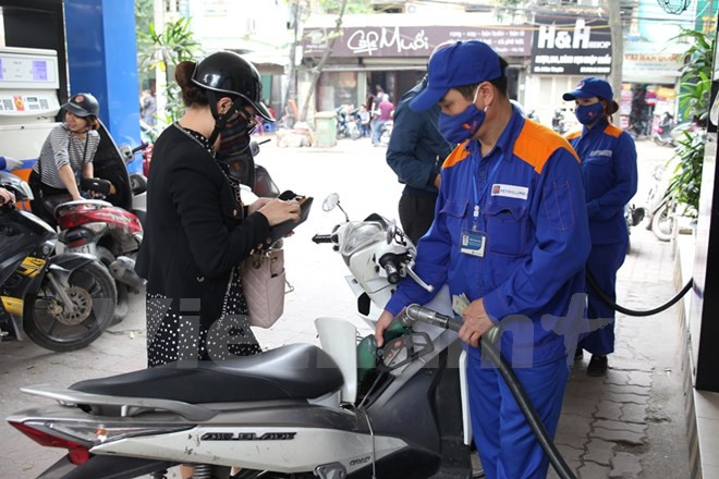 Petrol prices increase by over 400 VND per litre ảnh 1 Petrol prices increase by over 400 VND per litre ảnh 1