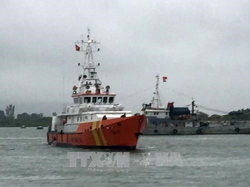 Search continues for 13 fishermen missing in Gulf of Tonkin ảnh 1 Search continues for 13 fishermen missing in Gulf of Tonkin ảnh 1