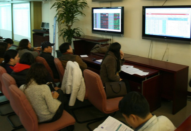 VN Index rises for fifth straight session ảnh 1