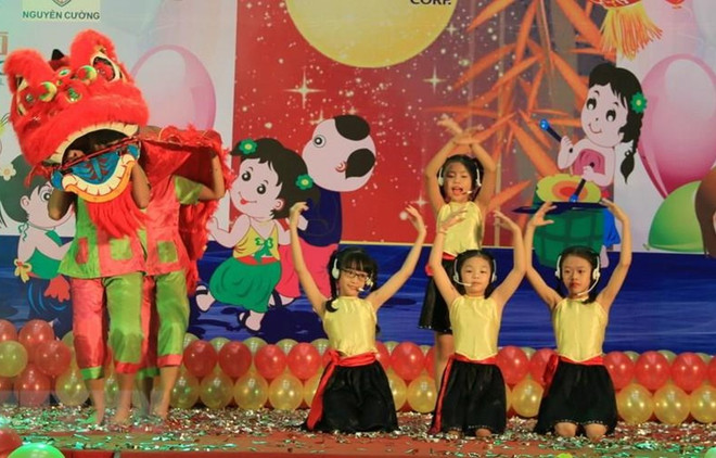 Top leader shares children’s Mid-Autumn Festival joy ảnh 1