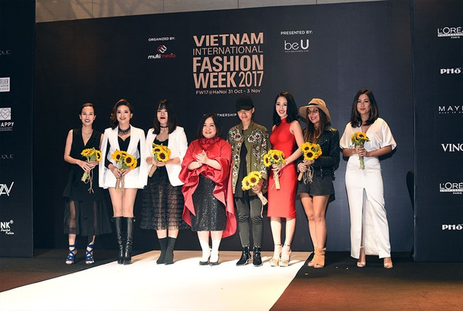 Designers gather for Vietnam International Fashion Week ảnh 1