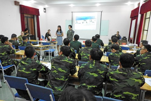 Vietnamese officers, nurses update about first aid ảnh 1