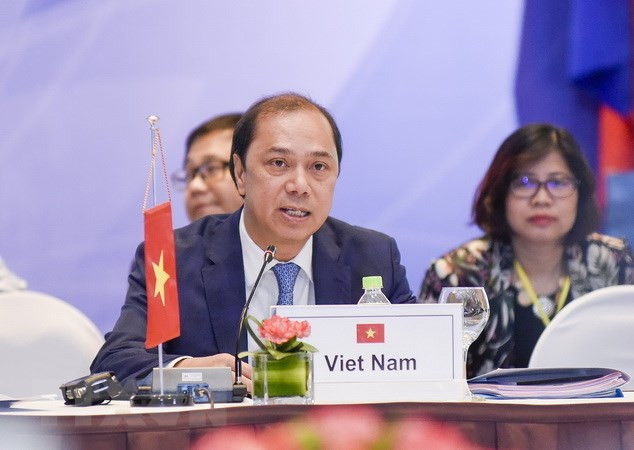 Senior officials review preparations for ASEAN Summit in Singapore ảnh 1