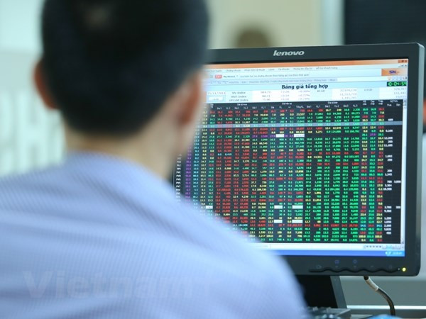 Key stocks rebound, fueling VN-Index’s recovery ảnh 1