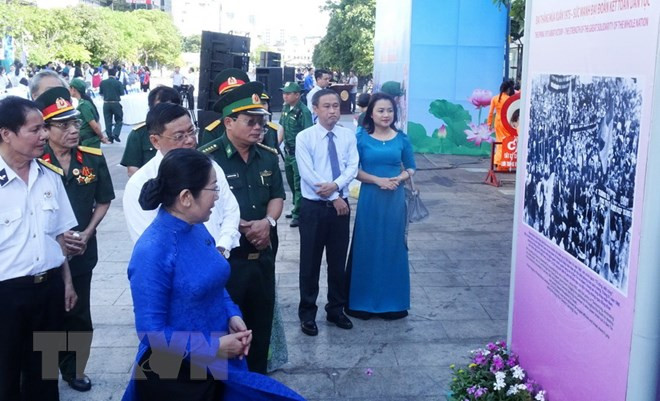 Exhibition features HCM City history, development ảnh 1