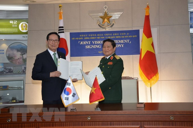 Vietnam, RoK sign joint vision statement on defence cooperation ảnh 2 Vietnam, RoK sign joint vision statement on defence cooperation ảnh 2