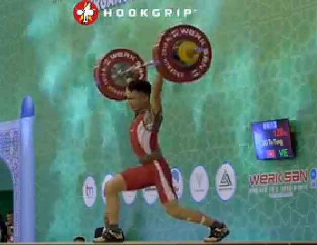 Vietnamese lifters shine at continental event ảnh 1