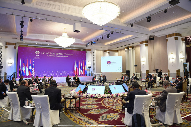 ASEAN leaders talk global, regional issues at retreat session ảnh 1